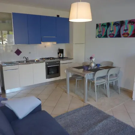 Apartament Azzurra Terrasse Gartenblick Parkplatz Kostenlos 100 Mtr Zum