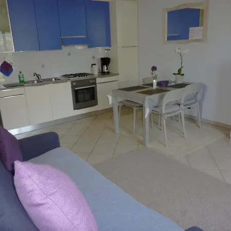 Apartament Azzurra Terrasse Gartenblick Parkplatz Kostenlos 100 Mtr Zum